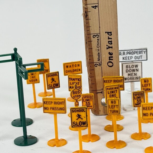 HO Scale Train Plastic Accessory Set 35+ Signs & Trees For Model Railroads - Picture 9 of 11